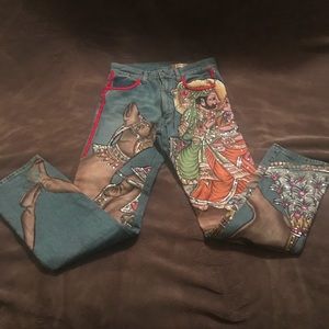 Voyage one of a kind embroidered jeans. Size 31